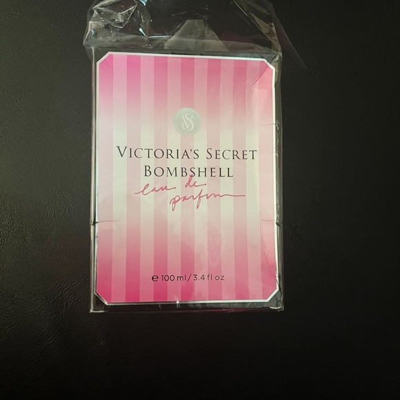 Victoria's secret Bombshell 100ml brand new - Picture 2 of 6